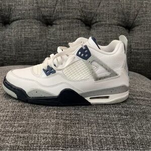 Jordan 4 Retro
Midnight navy
Size 6W
Purchased verified authentic from StockX